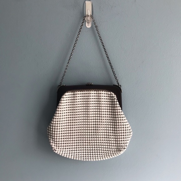 Oroton beautiful vintage white mesh beaded handbag with chain link strap - Picture 2 of 12